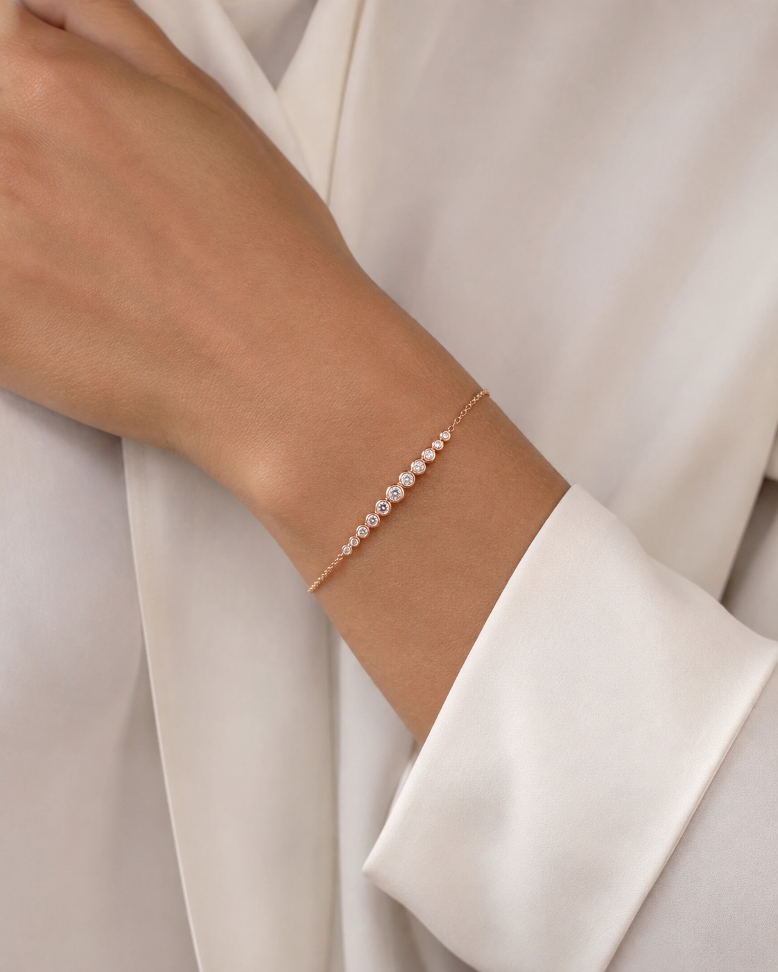 Premium Round-Cut Graduated Bezel Diamond Link Bracelet