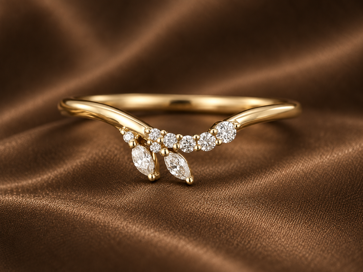 The Evergreen Solitaire & Curved Diamond Band Set