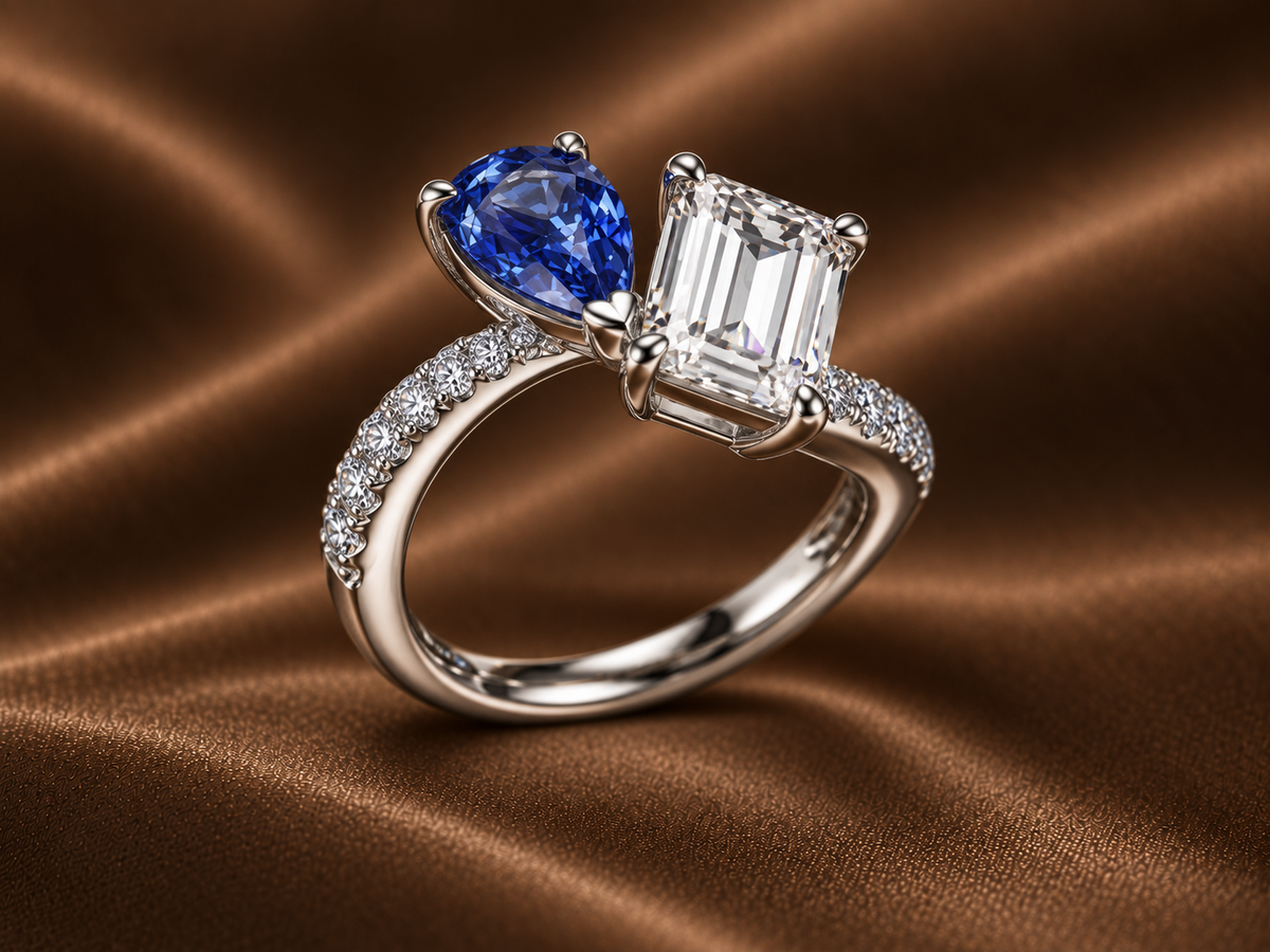 The Azure Toi et Moi Ring | Emerald & Pear Cut