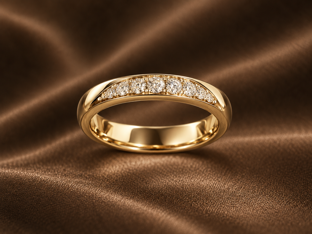 The Aurelia Curved Diamond Band