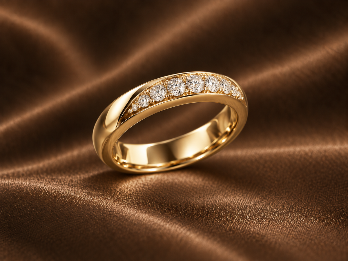The Aurelia Curved Diamond Band