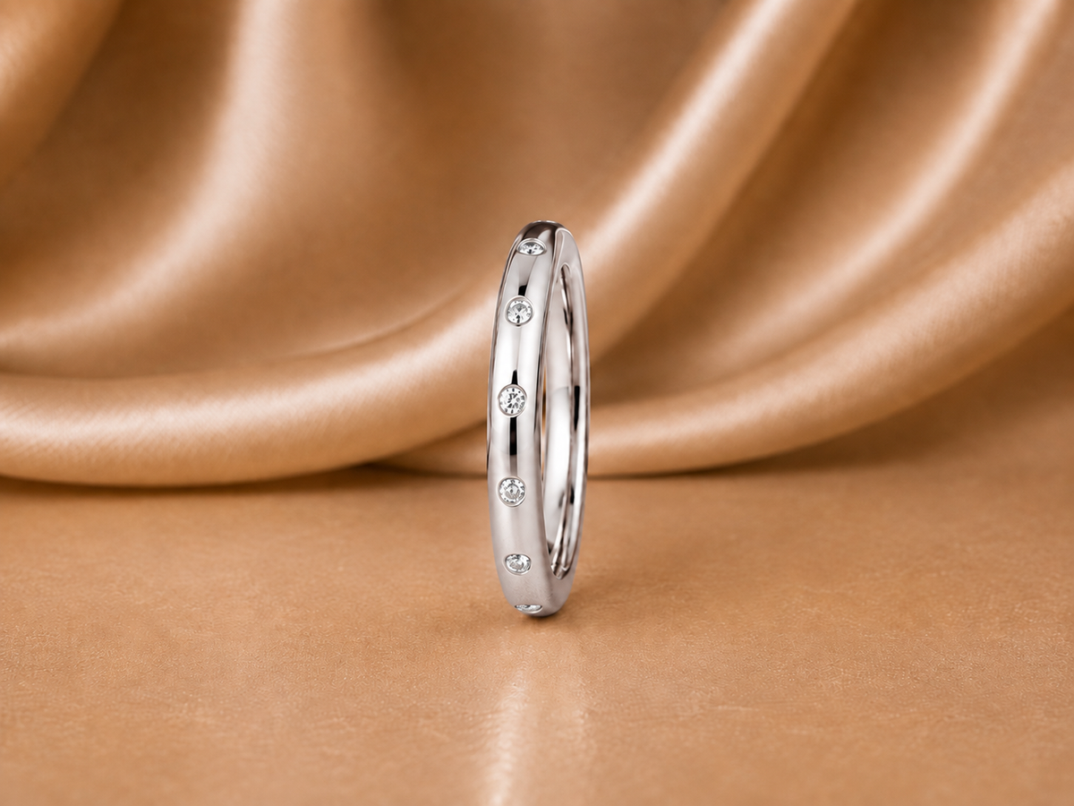 The Guiding Light Flush-Set Lab-Grown Diamond Band